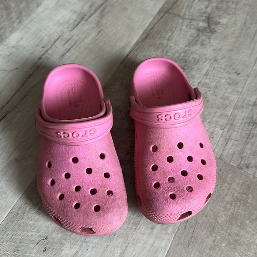 Crocs • pink slip on crocs